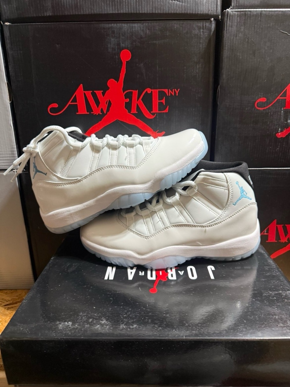 Jordan 11 Retro (Legend Blue / Columbia)